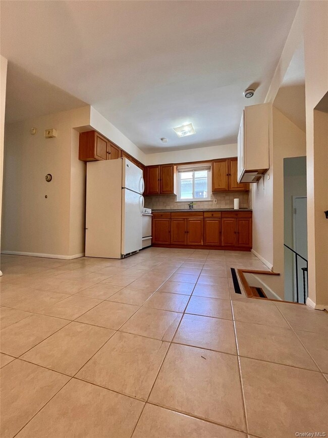 34-16 Brookside St in Queens, NY - Building Photo - Building Photo