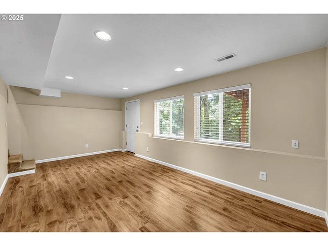 1320 NW Maple Ln in Camas, WA - Foto de edificio - Building Photo