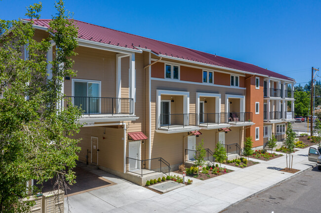 Spring Villa Apartments in Portland, OR - Building Photo - Building Photo