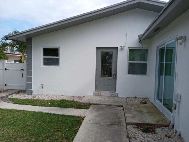 305 NW 4th Ave in Delray Beach, FL - Building Photo - Building Photo
