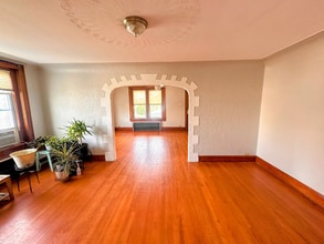 863 N Rebecca Ave in Scranton, PA - Foto de edificio - Building Photo