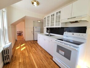 207 Pleasant St in Stoughton, MA - Building Photo - Building Photo