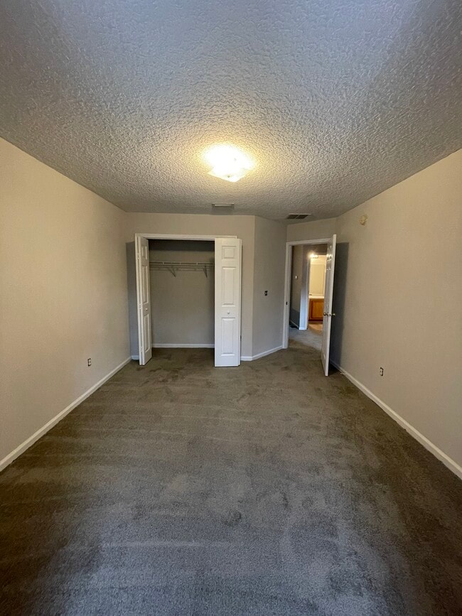 5260 Collins Rd, Unit 402 in Jacksonville, FL - Foto de edificio - Building Photo