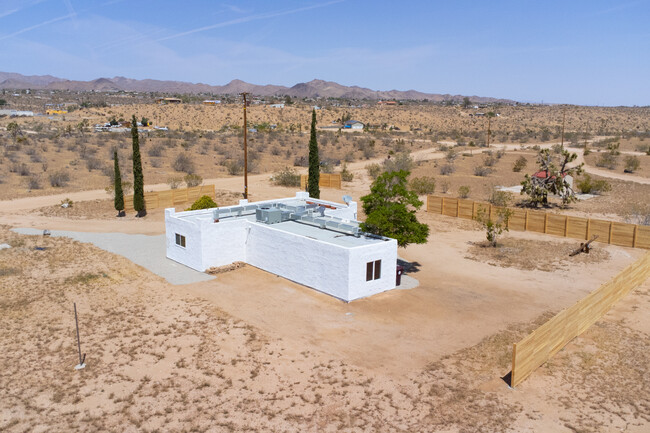 1266 Cambria Ave in Yucca Valley, CA - Building Photo - Building Photo