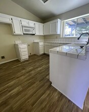 3205 Kennewick Ln in Bakersfield, CA - Building Photo - Building Photo