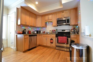 27 Lothrop St, Unit 2 in Boston, MA - Building Photo