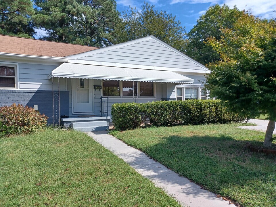 8074 Driftwood Dr in Norfolk, VA - Building Photo