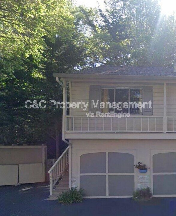 853 Pacific St in Monterey, CA - Building Photo