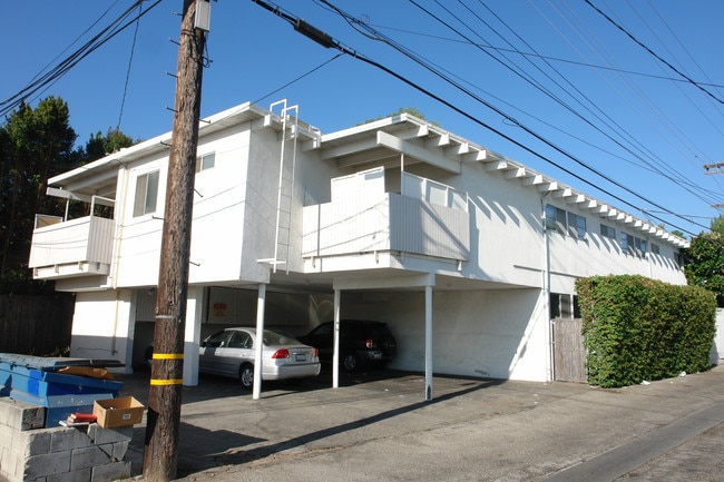 4190 Dixie Canyon Ave in Sherman Oaks, CA - Building Photo - Building Photo