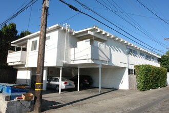 4190 Dixie Canyon Ave in Sherman Oaks, CA - Foto de edificio - Building Photo