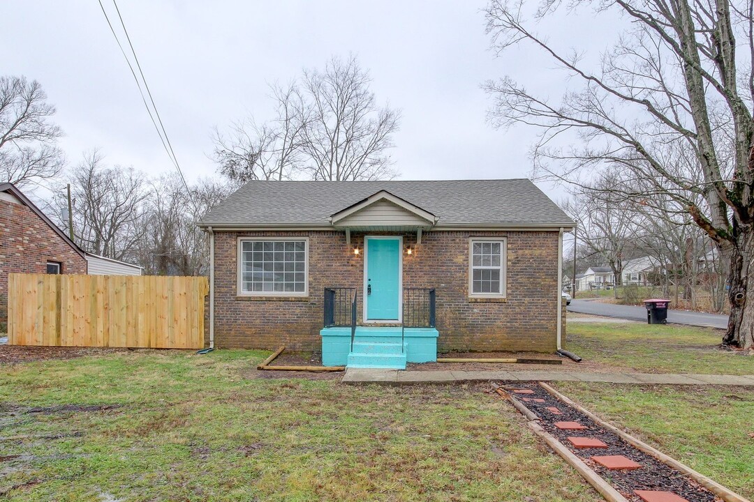 1302 Daniel St in Clarksville, TN - Building Photo