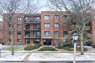 Drake Manor Of Skokie Condo in Evanston, IL - Foto de edificio - Building Photo