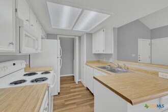 1013 Chestnut St in San Marcos, TX - Foto de edificio - Building Photo