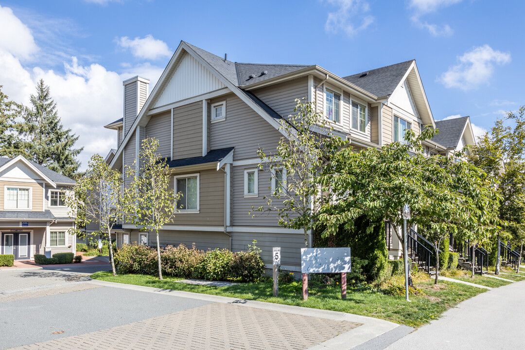 19097 64 Av in Surrey, BC - Building Photo