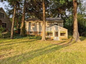 23940 N Lakeside Dr in Lake Zurich, IL - Building Photo - Building Photo