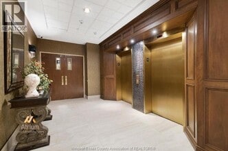 5055 Riverside Dr E in Windsor, ON - Building Photo - Building Photo