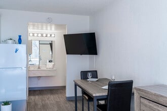 Siegel Suites 7th Street in Reno, NV - Building Photo - Interior Photo