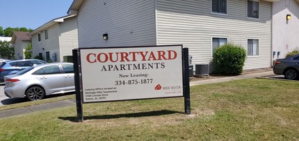 Courtyard Apartments in Selma, AL - Foto de edificio - Building Photo