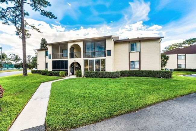 337 Knotty Pine Cir in Greenacres, FL - Building Photo - Building Photo