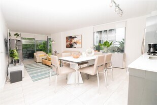 31 SE 6th St, Unit 301 in Miami, FL - Building Photo