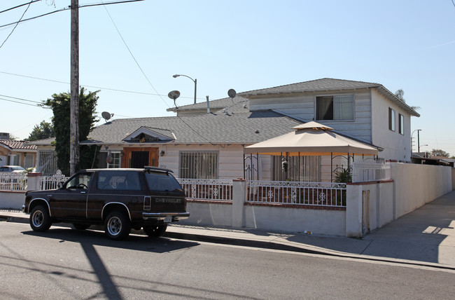 7505 Bear Ave in Bell, CA - Foto de edificio - Building Photo