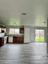 8619 Ky N Wy in Converse, TX - Foto de edificio - Building Photo