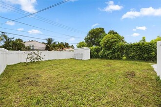 1500 Van Buren St in Hollywood, FL - Building Photo - Building Photo