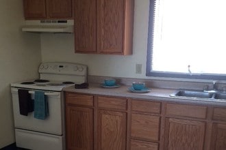 Emeis Park Apartments in Davenport, IA - Foto de edificio - Building Photo