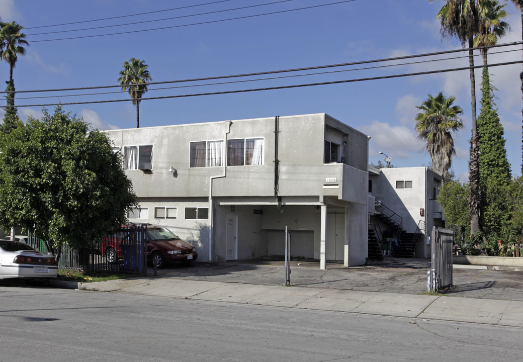 14668 Hubbard Ave in San Fernando, CA - Foto de edificio