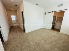 2879 E Teaberry Dr in Clovis, CA - Building Photo - Building Photo