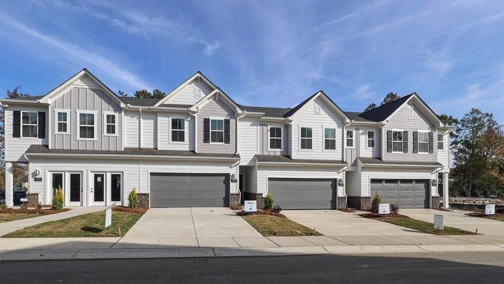 2105 Byu Trce Dr in Charlotte, NC - Building Photo