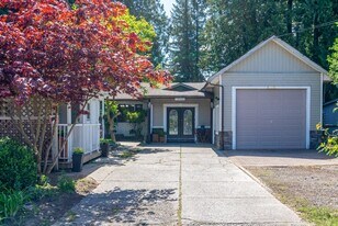 19438 Hammond Rd in Pitt Meadows, BC - Building Photo