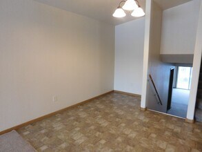 2442 Merlot Dr in Rapid City, SD - Building Photo - Building Photo