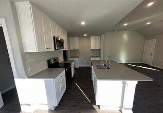 1700 E Powell Ave in Fort Worth, TX - Building Photo - Building Photo