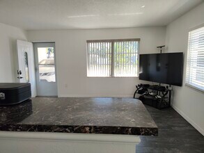 4325 80th St W in Bradenton, FL - Foto de edificio - Building Photo