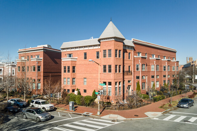 1900 Vermont Ave NW in Washington, DC - Building Photo - Building Photo