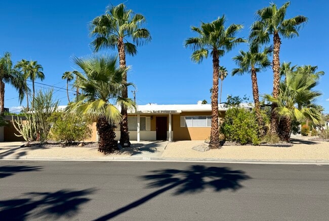 property at 1450 E Granvia Valmonte