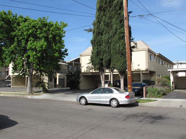 5237 Hermitage Ave in North Hollywood, CA - Building Photo - Building Photo