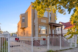 2028 N Hamlin Ave, Unit 2 in Chicago, IL - Building Photo