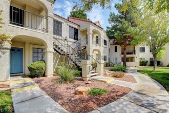 4700 Nara Vista Way in Las Vegas, NV - Building Photo - Building Photo