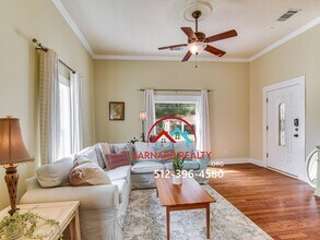 1128 Hopkins St in San Marcos, TX - Building Photo - Building Photo
