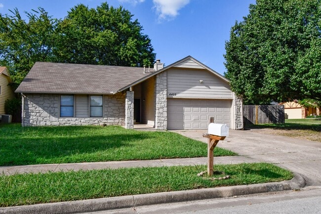 4402 W Madison Pl