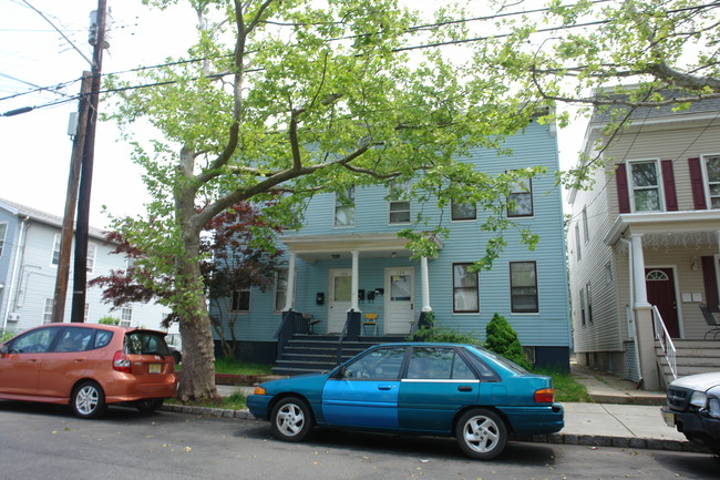 120-124 1st Ave in Perth Amboy, NJ - Foto de edificio - Building Photo