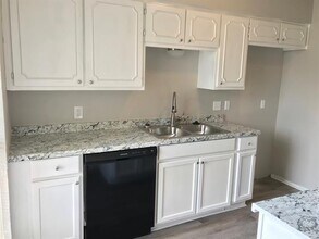 514 McQueary St in Arlington, TX - Building Photo - Building Photo