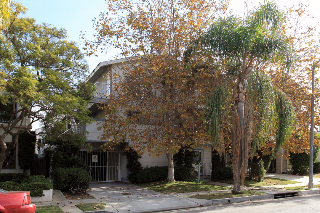 1026 Roswell Ave in Long Beach, CA - Foto de edificio