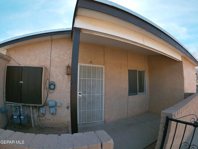 1905 Karen Sue Pl in El Paso, TX - Foto de edificio - Building Photo