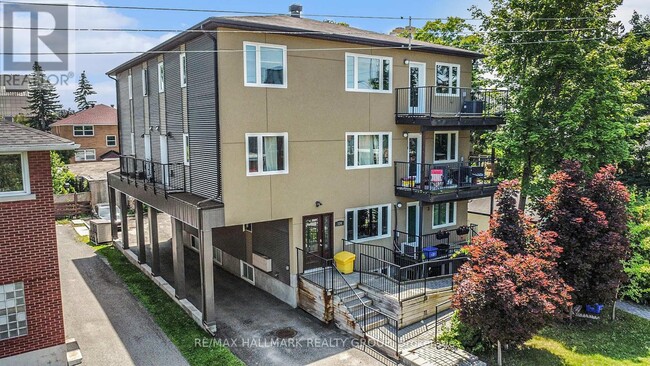 property at 324 Currell Ave