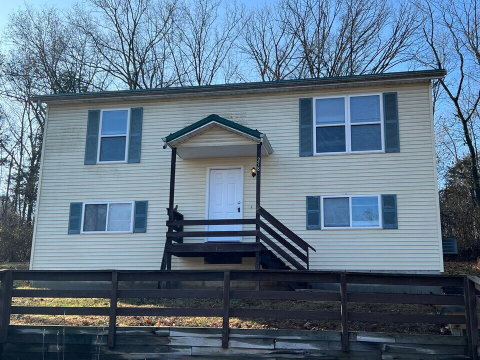 258 Baker St in Villa Ridge, MO - Foto de edificio