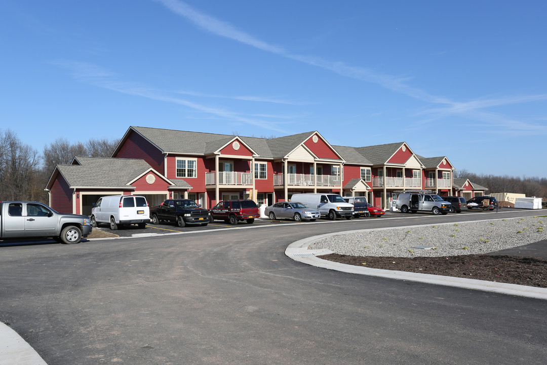 Autumn Woods Phase II in Brockport, NY - Foto de edificio