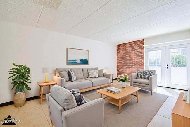 3416 N 44th St in Phoenix, AZ - Foto de edificio - Building Photo